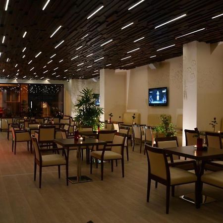 Zenti Plaza Hotel Дробета-Турну-Северин Экстерьер фото