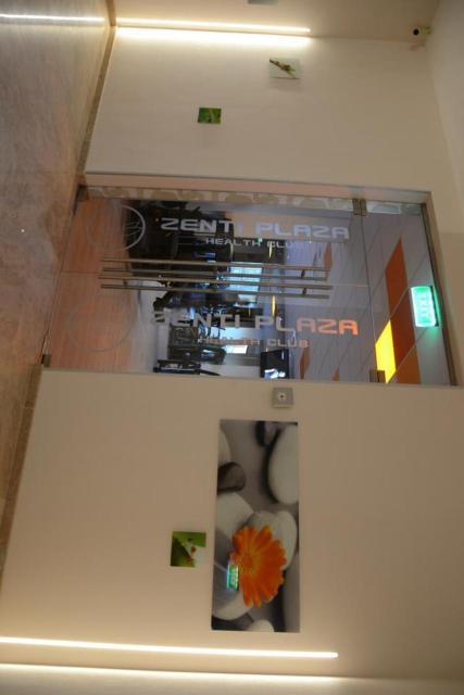Zenti Plaza Hotel Дробета-Турну-Северин Экстерьер фото