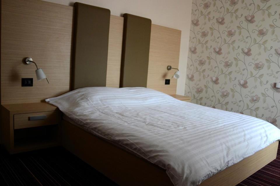 Zenti Plaza Hotel Дробета-Турну-Северин Экстерьер фото