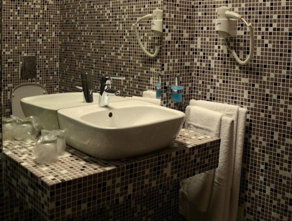 Zenti Plaza Hotel Дробета-Турну-Северин Номер фото