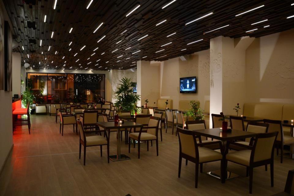 Zenti Plaza Hotel Дробета-Турну-Северин Экстерьер фото