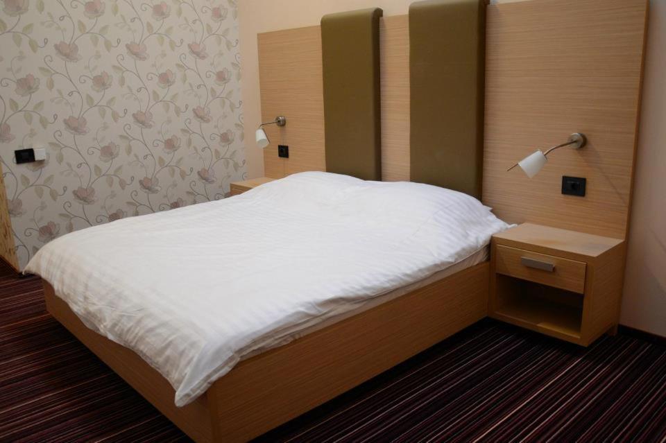 Zenti Plaza Hotel Дробета-Турну-Северин Экстерьер фото